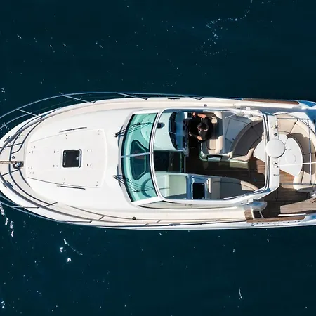 船上ホテル Starboard Charter ニキアナ