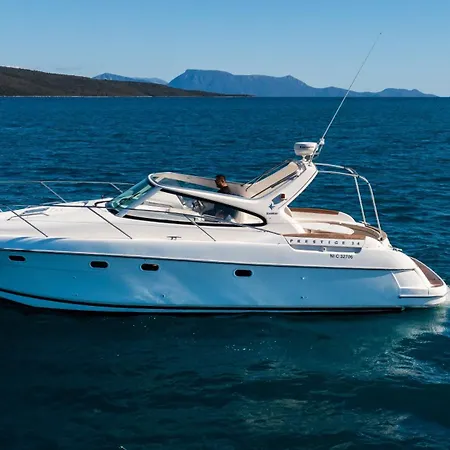 Botel Starboard Charter Nikiana